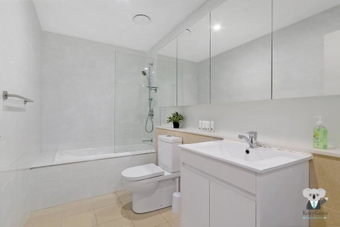 KOZYGURU WOLLI CREEK KOZY 3 BED APT + FREE PARKING NWC009 - Inverell Accommodation 1