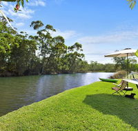 Lake Frontage family fun home - Inverell Accommodation