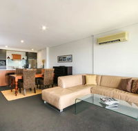 Large 3 Bedroom Apartment with River Views near the Stadium - Inverell Accommodation