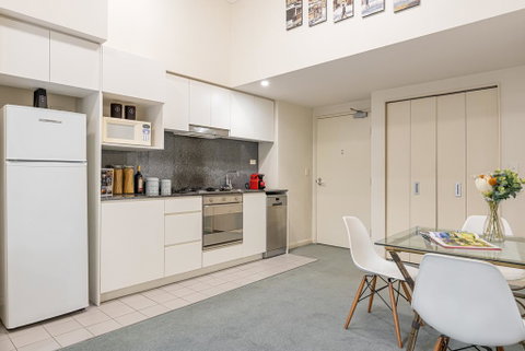 Large Apartment, 2 Parking Spots And Pool - Inverell Accommodation 3