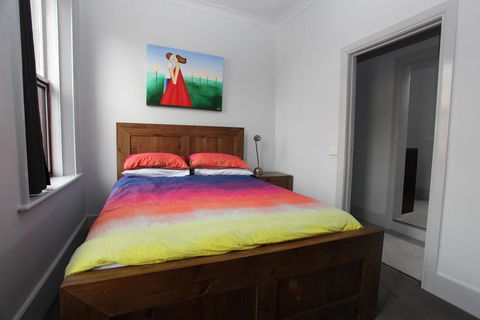 Latrobe Art Apartments - Inverell Accommodation 1