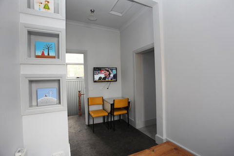 Latrobe Art Apartments - Inverell Accommodation 2