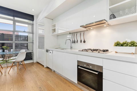 Light-Filled Beachside Apartment In Trendy Area - Inverell Accommodation 2