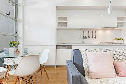 Light-Filled Beachside Apartment In Trendy Area - Inverell Accommodation 3