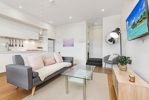 Light-Filled Beachside Apartment In Trendy Area - Inverell Accommodation 0