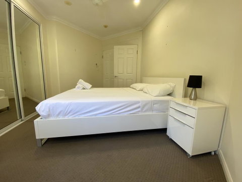 Lighthouse Apartments On The Strand - Inverell Accommodation 2