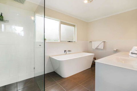 Lighthouse Cottage - Inverell Accommodation 0