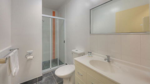 Lucinda Fishing Lodge - Inverell Accommodation 1
