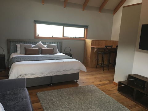 Lupos Loft - Inverell Accommodation 0