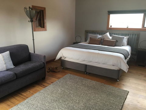 Lupos Loft - Inverell Accommodation 2