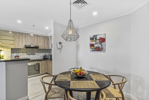 Luxurious Harbour View Apartment Steps From City - Inverell Accommodation 1