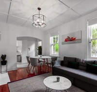 Luxurious Historic Home with Harbour Bridge Views - Inverell Accommodation
