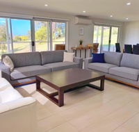 Luxury 3BR Home with KING Bed Metung - Inverell Accommodation