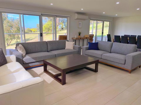 Luxury 3BR Home With KING Bed Metung - Inverell Accommodation 3