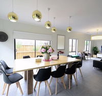 Luxury 9 BRM house in Melbourne - Inverell Accommodation