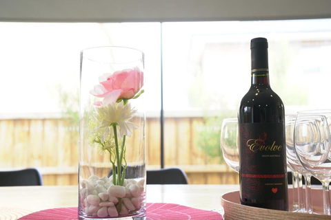 Luxury 9 BRM House In Melbourne - Inverell Accommodation 3