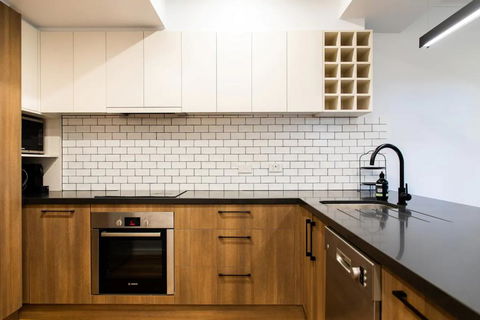 Luxury Spacious 2 Bedroom Fitzroy Apartment - Inverell Accommodation 1