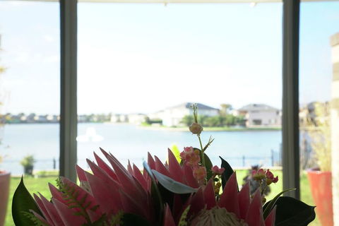 Luxury Waterfront Villa In Sanctuary Lakes - Inverell Accommodation 3