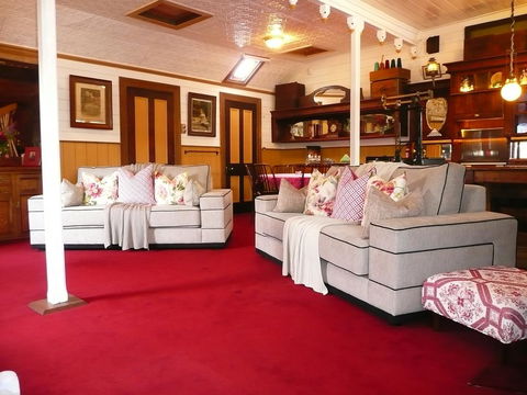 Madam Saddler - On Fraser Clunes - Inverell Accommodation 1