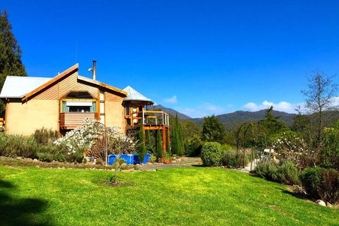 MAGICAL MOUNTAIN RETREAT - 20 Mins To CBD And Only 10 To MONA! - Inverell Accommodation 2