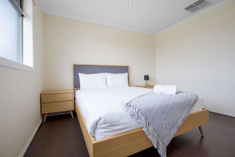Magnificent Lux Stay@Mont Albert 4BR/WIFI/Garage - Inverell Accommodation 2