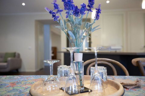 Magnificent Lux Stay@Mont Albert 4BR/WIFI/Garage - Inverell Accommodation 1