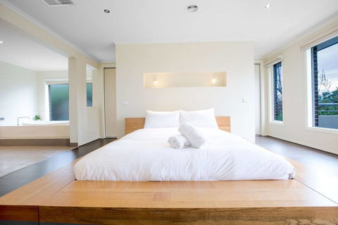 Magnificent Lux Stay@Mont Albert 4BR/WIFI/Garage - Inverell Accommodation 0