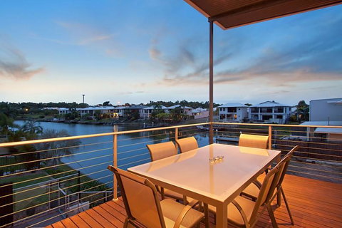 Marina Views Townhouse - Inverell Accommodation 1