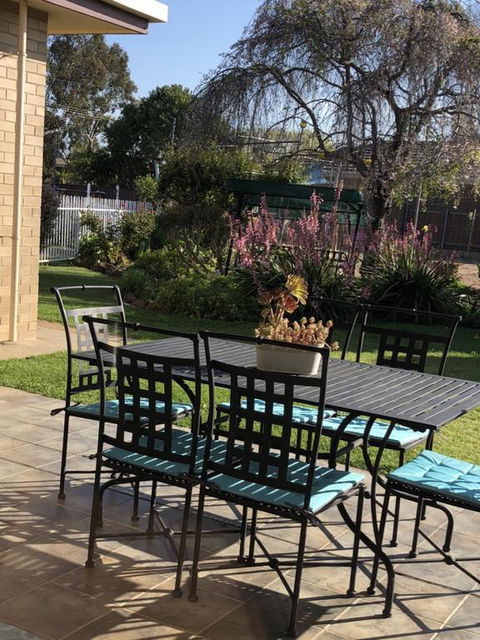 Maudie Bells - Inverell Accommodation 3