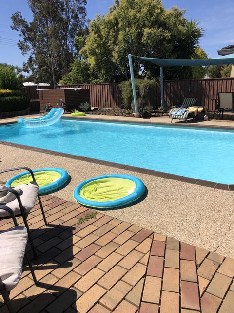 Maudie Bells - Inverell Accommodation 0