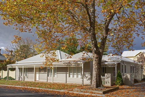 Mews Cottages - Inverell Accommodation 0