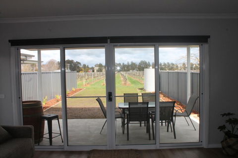 Milawa Vineyard Views - Guesthouse 2 - Inverell Accommodation 2