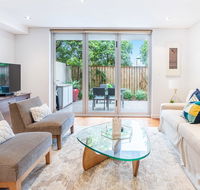 Modern apartment with large courtyard and short walk to Bondi Beach - Inverell Accommodation