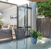 MOMENTS FROM BRADDON  ANU SPACIOUS and RELAXED - Inverell Accommodation