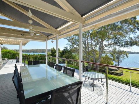 Morisset Bay Waterfront Views Lake House Looking Over Trinity Marina - Inverell Accommodation 0