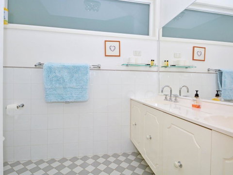 Morisset Memories - Inverell Accommodation 0