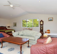 Morisset Waterfront 1bdr Studio looking over Trinity Marina - Inverell Accommodation