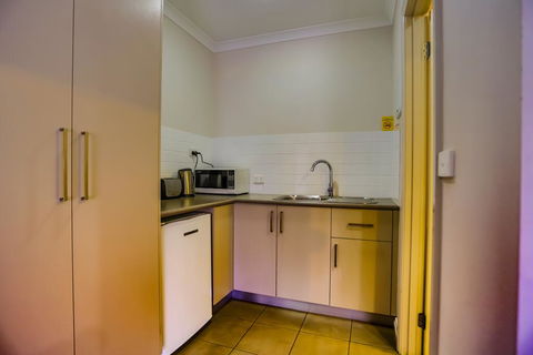 Murray Waters Motor Inn & Apartments - Inverell Accommodation 2