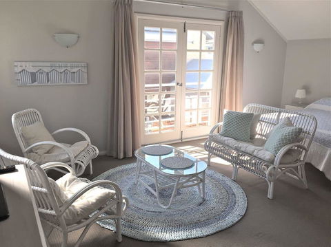 Fremantle Local Beach Studio - Inverell Accommodation 8