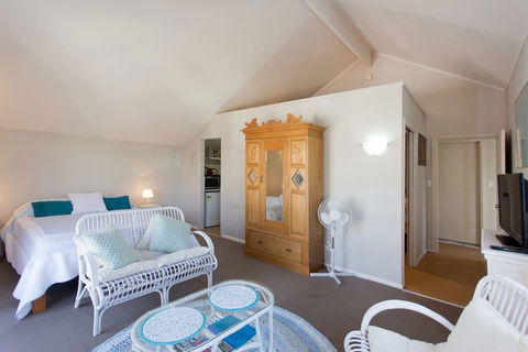 Fremantle Local Beach Studio - Inverell Accommodation 13