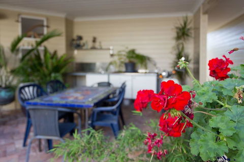 Fremantle Local Beach Studio - Inverell Accommodation 4