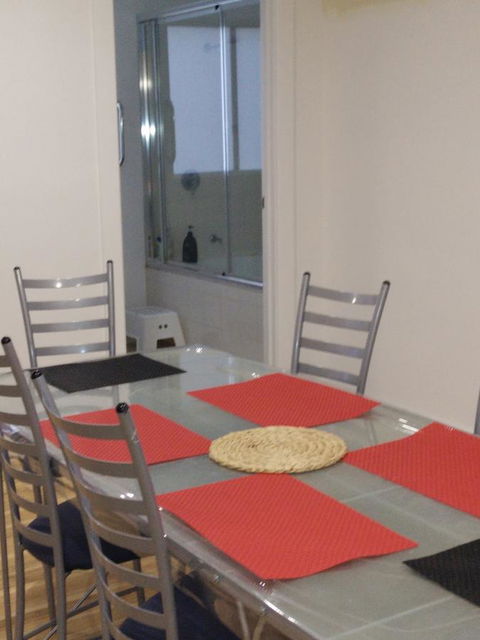 DIANELLA Budget Rooms Happy Place To Stay - Inverell Accommodation 27