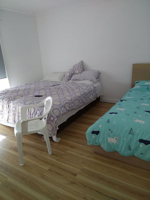 DIANELLA Budget Rooms Happy Place To Stay - Inverell Accommodation 13