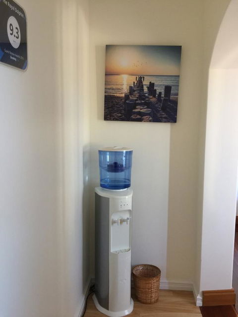 The Royal Dolphin Bed & Breakfast Safety Bay - Inverell Accommodation 26