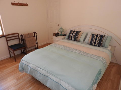 The Royal Dolphin Bed & Breakfast Safety Bay - Inverell Accommodation 18