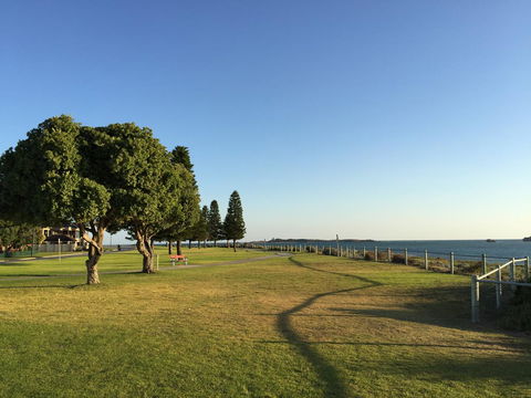 The Royal Dolphin Bed & Breakfast Safety Bay - Inverell Accommodation 23