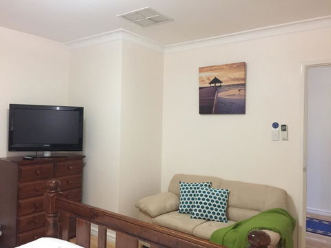 The Royal Dolphin Bed & Breakfast Safety Bay - Inverell Accommodation 30