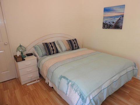 The Royal Dolphin Bed & Breakfast Safety Bay - Inverell Accommodation 10