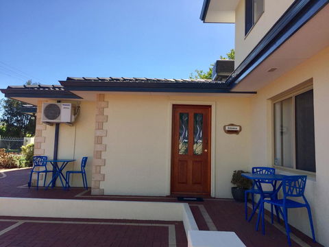 The Royal Dolphin Bed & Breakfast Safety Bay - Inverell Accommodation 25