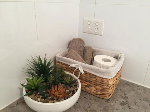The Royal Dolphin Bed & Breakfast Safety Bay - Inverell Accommodation 19